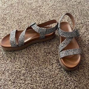 Universal Thread sandals
